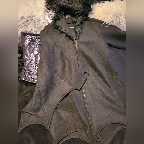 Leg Avenue super soft cozy bat hoody - Picture 2 of 4